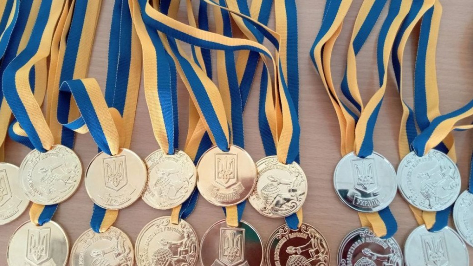 В Україні можуть скасувати золоті та срібні медалі у школах В Україні можуть скасувати золоті та срібні медалі у школах