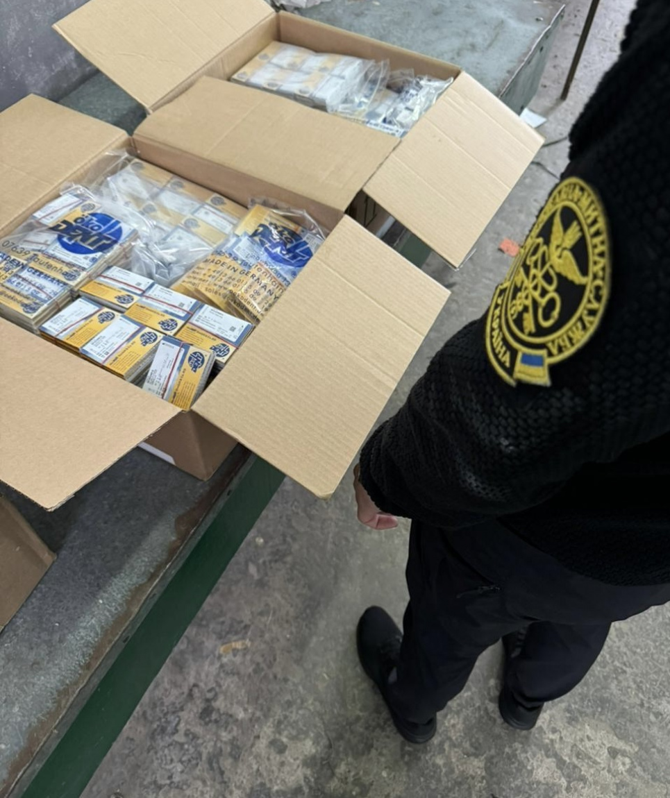 На ПП "Шегини - Медика" пытались завезти в Украину стоматологическое оборудование на 5 млн грн Пытались завезти в Украину стоматологическое оборудование