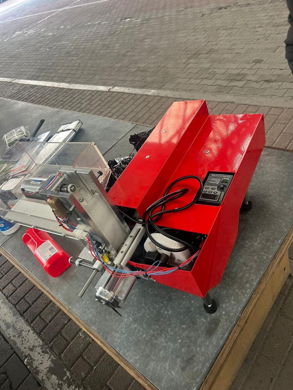 Таможенники изъяли сигаретную машину, которую пытались незаконно ввезти в Украину Митники вилучили сигаретну машину