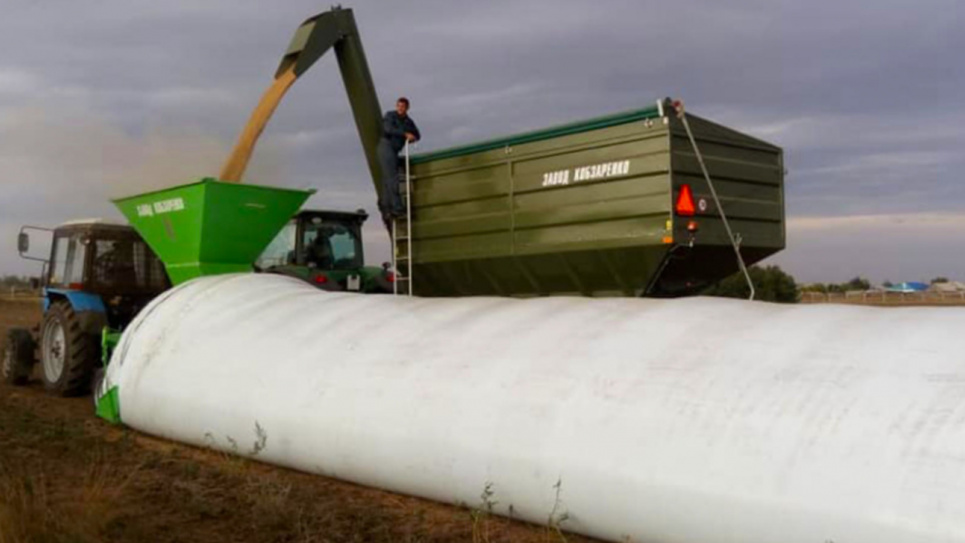 Мінагрополітики нагадує про завершення прийому заявок на рукави ФОТО: Рукав для зберігання зерна / planetaplast.com