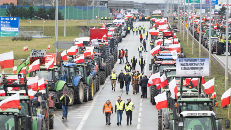 Знову блокуватимуть експорт: польські фермери відновлять протести на кордоні ФОТО: Польські фермери блокують ПП на кордоні з Україною