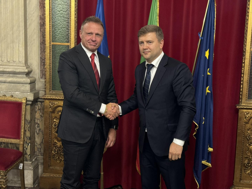 Україна налагоджує з Італією співпрацю в сільському господарстві ФОТО: Міністр агрополітики Віталій Коваль зустрівся з італійським колегою Франческом Лолобріджидою