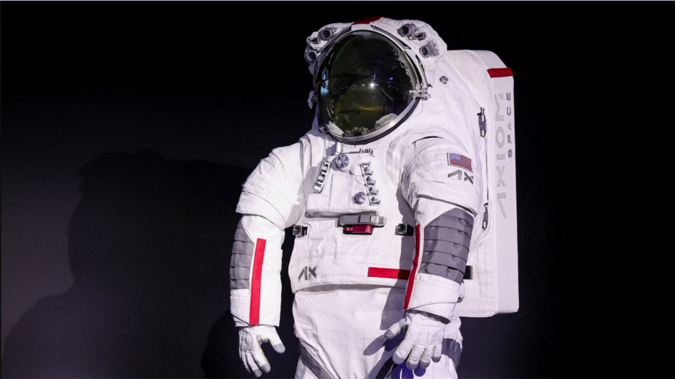 Дім моди Prada та Axiom Space розробили скафандр для польотів на Місяць (ФОТО) Дім моди Prada і комерційна космічна компанія Axiom Space представили дизайн гендерно нейтрального й універсального скафандра для місячної місії NASA — Artemis III.