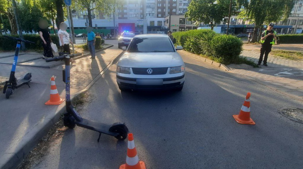 Женщина получила штраф за столкновение с автомобилем на электросамокате Женщина получила штраф за столкновение с автомобилем на электросамокате
