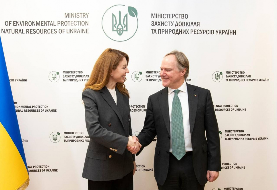 Украина и Британия усилят сотрудничество в сфере защиты окружающей среды ФОТО: Министр окружающей среды Светлана Гринчук встретилась с послом Великобритании в Украине Мартином Гаррисом / Минсреды