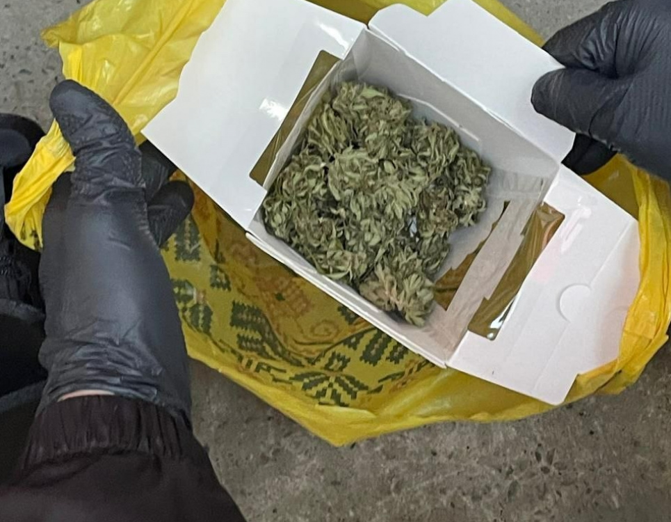 На Буковине ГБР разоблачило правоохранителя на торговле наркотиками Правоохранители торговали наркотиками