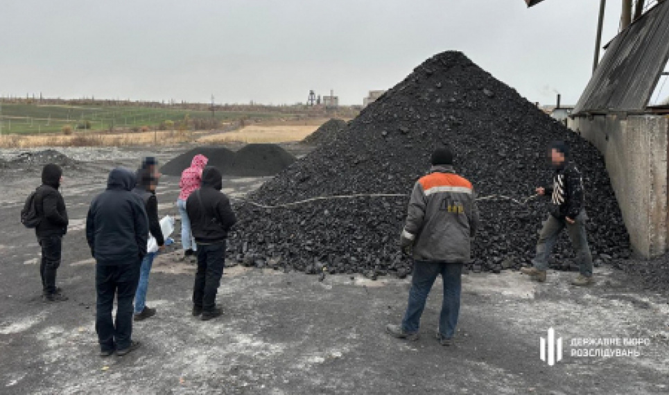 Работники ГБР разоблачили многомиллионную схему незаконной добычи угля в Донецкой области Многомиллионная схема незаконной добычи угля разоблачена в Донецкой области. Фото: Государственное бюро расследований