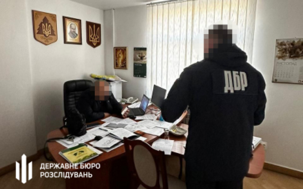 В Хмельницкой области чиновник "нарубил" древесины на более 6,5 млн грн Незаконная порубка деревьев в Хмельницкой области. Фото: ГБР