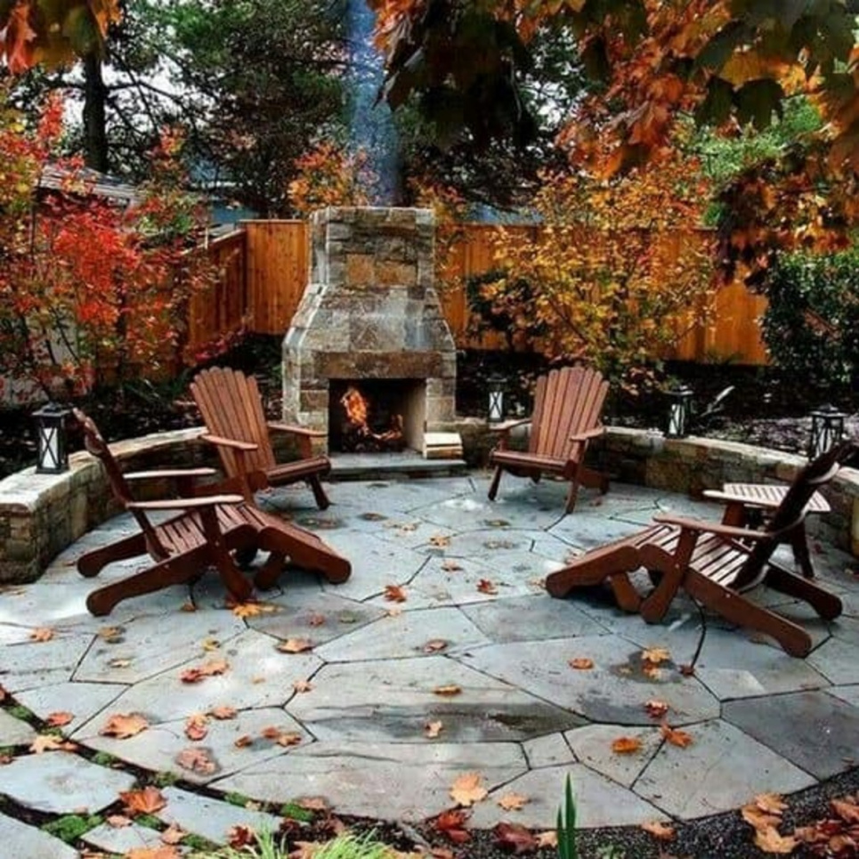 Вогнище на подвір'ї — притягує та створює атмосферу затишку незалежно від пори року (ФОТО) Фото: RoyalGarden