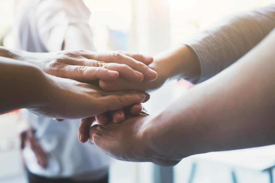 Толерантний - не означає байдужий та пасивний: як виховувати прийняття? ФОТО: ілюстративне / kyivpost.com