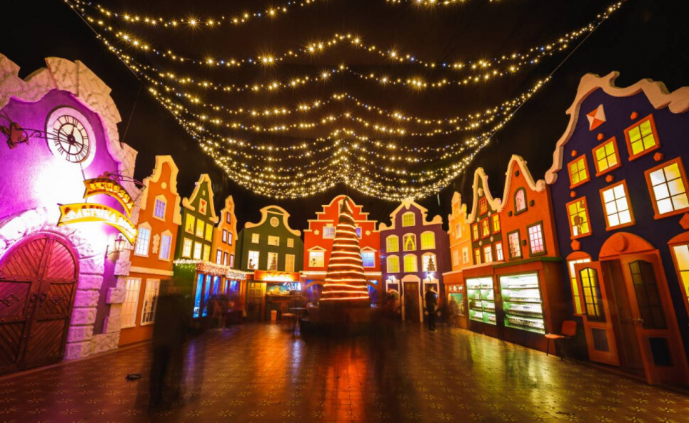 На ВДНГ вже відкрили "Різдвяну фабрику мрій" ФОТО: Святкові атракції на ВДНГ / facebook.com/vdngkyiv