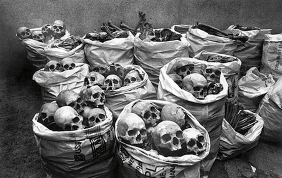 Ще страшніше за Чорнобиль: 40 років тому сталася найгірша промислова катастрофа в історії — і досі вбиває Мішки з черепами загиблих під час газової катастрофи в Бхопалі зберігалися після розтину тіл у коморі лікарні Хамідія, їх знайшов фотограф Рагху Рай. Фото: bhopal.net