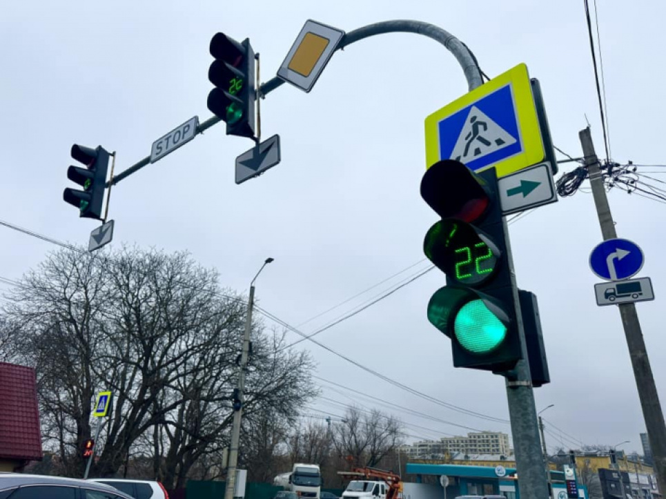 Зачем будут заменять зеленый свет светофоров на изумрудный? Зачем будут заменять зеленый свет светофоров на изумрудный?