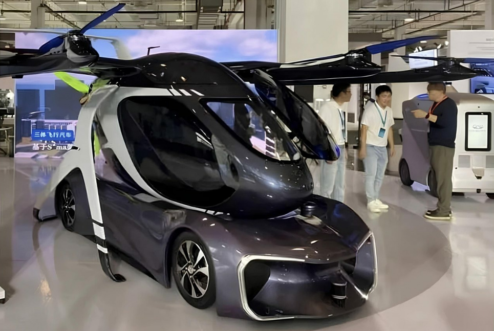 Китайські інженери випробували літаючий автомобіль з дальністю польоту 80 км Літаючий автомобіль
