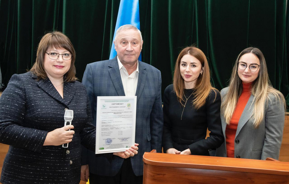 Первое природоохранное учреждение Украины получило экологический сертификат "Зеленый офис" Экологический сертификат "Зеленый офис"