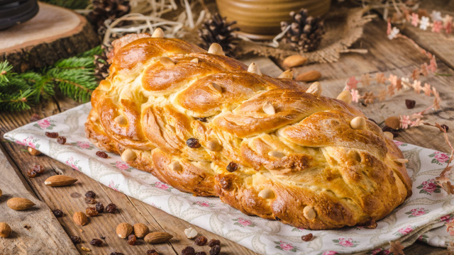 Різдвяний стіл 2025: традиції 12 страв та сучасні тренди святкового меню