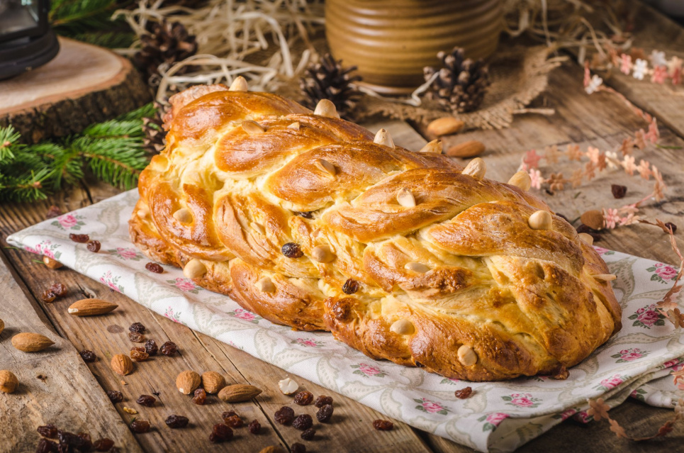 Різдвяний стіл 2025: традиції 12 страв та сучасні тренди святкового меню