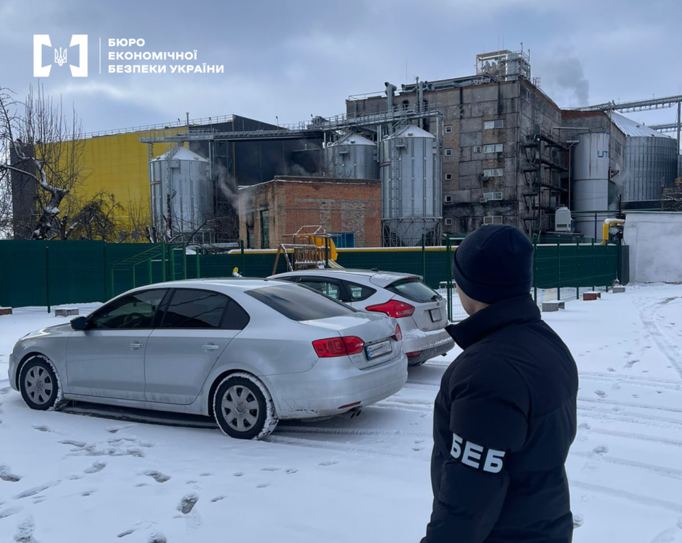 На Киевщине изъято 120 тонн нелегального спирта на биоэтанольном заводе На Киевщине изъято 120 тонн нелегального спирта на биоэтанольном заводе