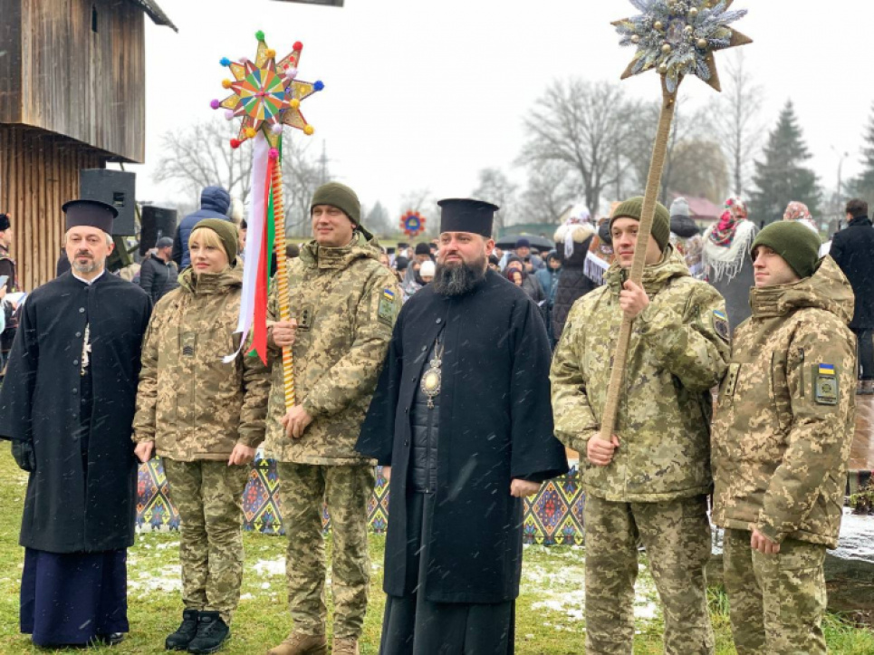 Певческий рекорд: в Черновцах одновременно колядовало почти 1400 человек В Черновцах одновременно колядовало почти 1400 человек
