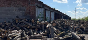 Будут судить 6 участников схемы закупки дров для ВСУ по завышенным ценам Закупка дров для ВСУ по завышенным ценам