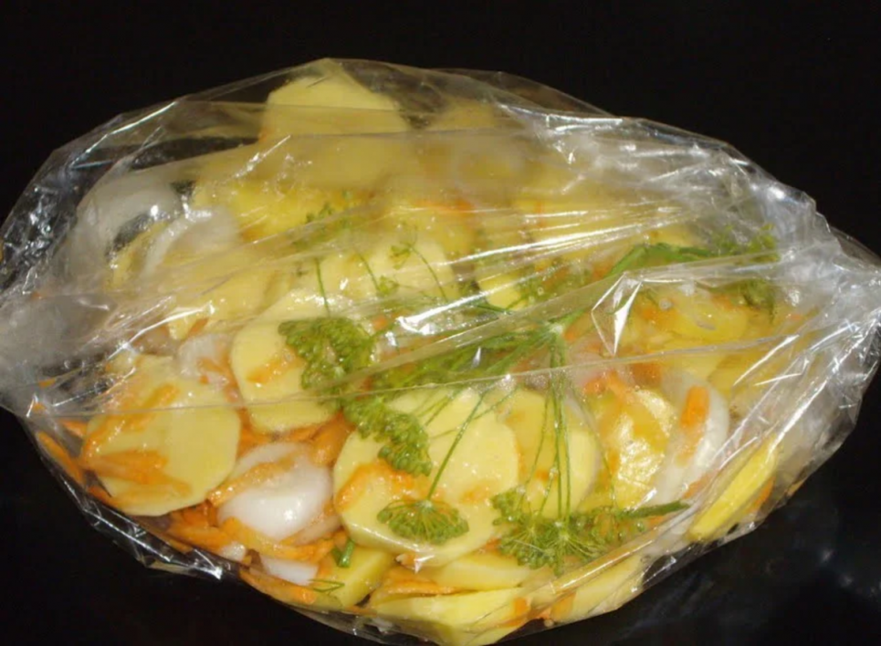 Картопля у пакеті для запікання — надзвичайно простий рецепт Фото: Максим Нікітін