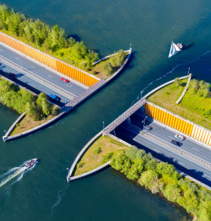 ФОТО: Міст-транспортна розв'язка Veluwemeer Aqueduct у Нідерландах
/ Reuters