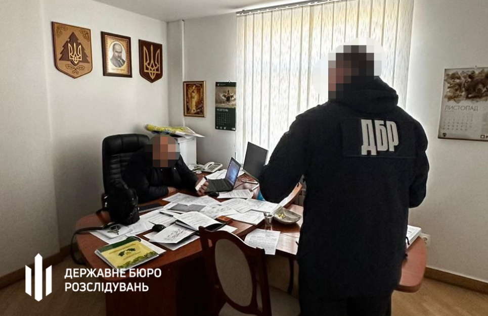 На Хмельниччині керівники лісгоспів незаконно вирубали ліс на 6,5 мільйонів гривень Незаконна вирубка лісу на Хмельниччині: збитки 6,5 млн грн, справа в суді. Фото: ДБР