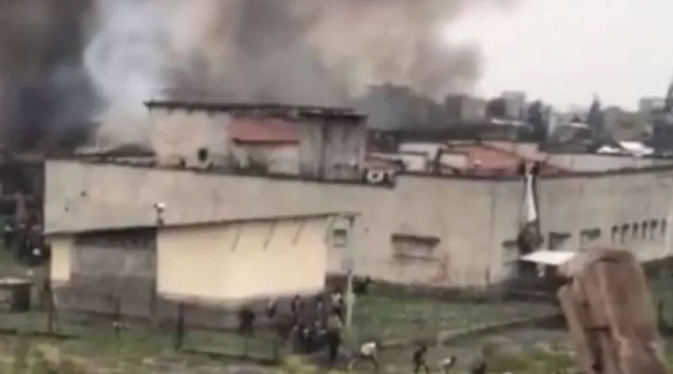 Згвалтували та спалили живцем: понад 150 жінок загинули у в'язниці ДР Конго Трагедія у в'язниці Мунзензе: масові вбивства під час захоплення Гоми. Фото: BBC