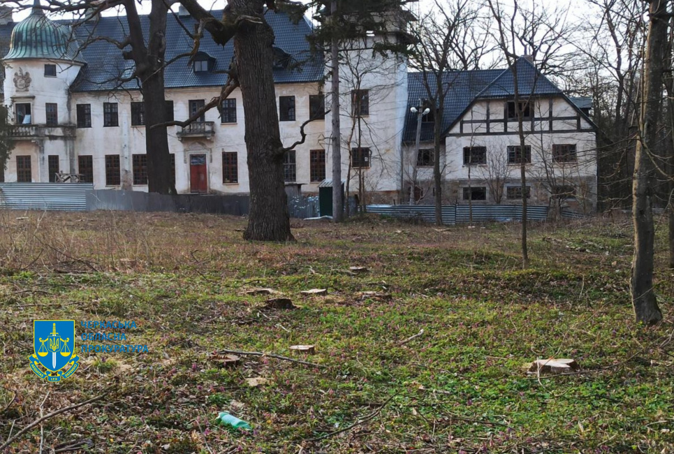 На Черкащині судитимуть організатора незаконної вирубки дерев на мільйони гривень Незаконна вирубка дерев у заповіднику на Звенигородщині