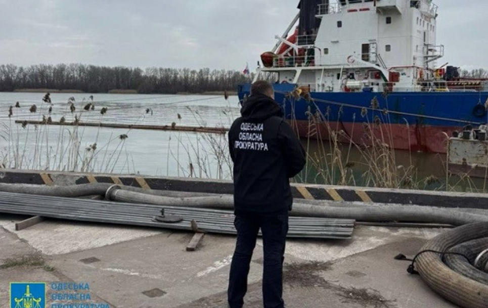 В Одесской области разоблачили преступную группу депутата, которая сливала токсичные отходы с судов. Фото: Одесская областная прокуратура