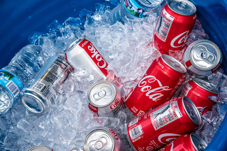 Росія домовилася з Талібаном про імпорт Coca-Cola Росія імпортує Coca-Cola та інші товари з Афганістану. Фото: Kenny Holmes / Pixabay