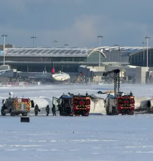 Попередження про швидке зниження спрацювало на рейсі DL4819, що перекинувся в Торонто Фото: пасажирський літак Mitsubishi CRJ-900LR з 80 людьми на борту перекинувся в аеропорту Торонто / ABC news