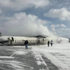 Фото: Пасажирський літак Mitsubishi CRJ-900LR з 80 людьми на борту перекинувся в аеропорту Торонто / ABC news