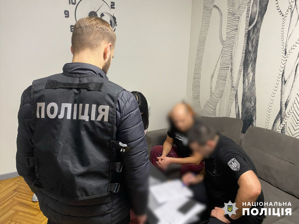 У поліції підтвердили затримання керівника Київзеленбуду Бахмата і його поплічників Фото: обшуки і затримання посадовців Київзелебуду / НПУ