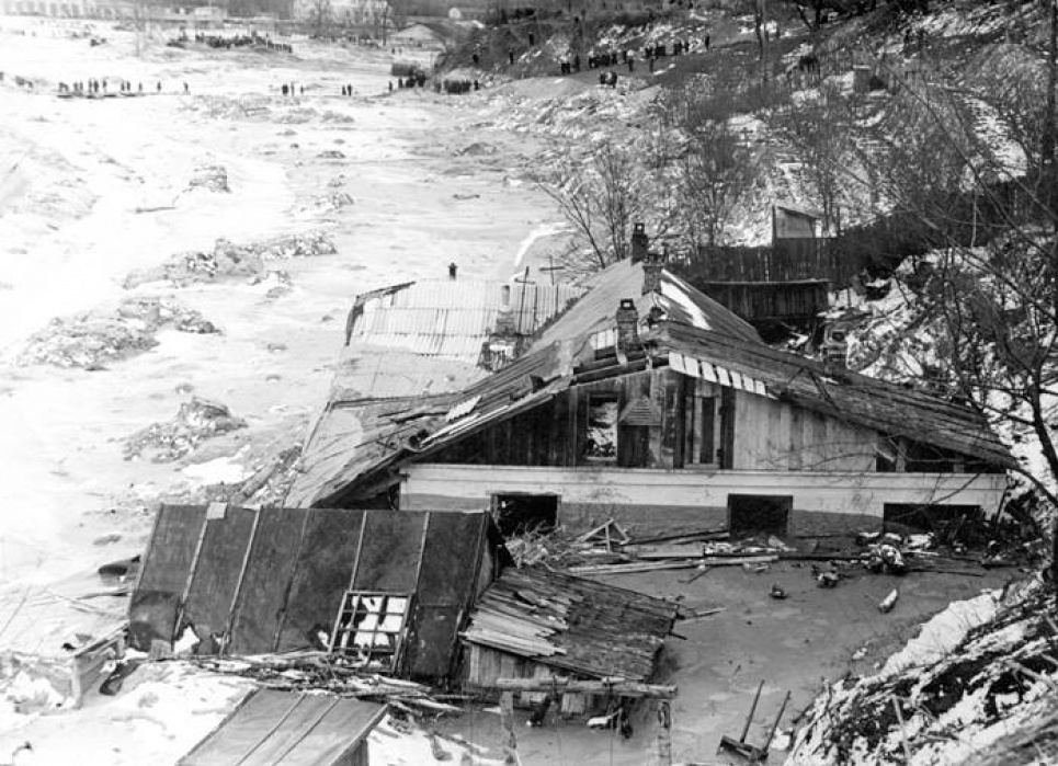 Київ у багнюці та крові: сьогодні у столиці згадують жертв і уроки Куренівської катастрофи Фото: наслідки Куренівської трагедії / facebook/kiev.klab