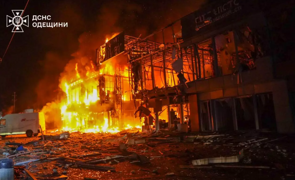 Масована атака рф на Одесу: є постраждалі та масштабні пошкодження Фото: наслідки нічної атаки Одеси / ДСНС