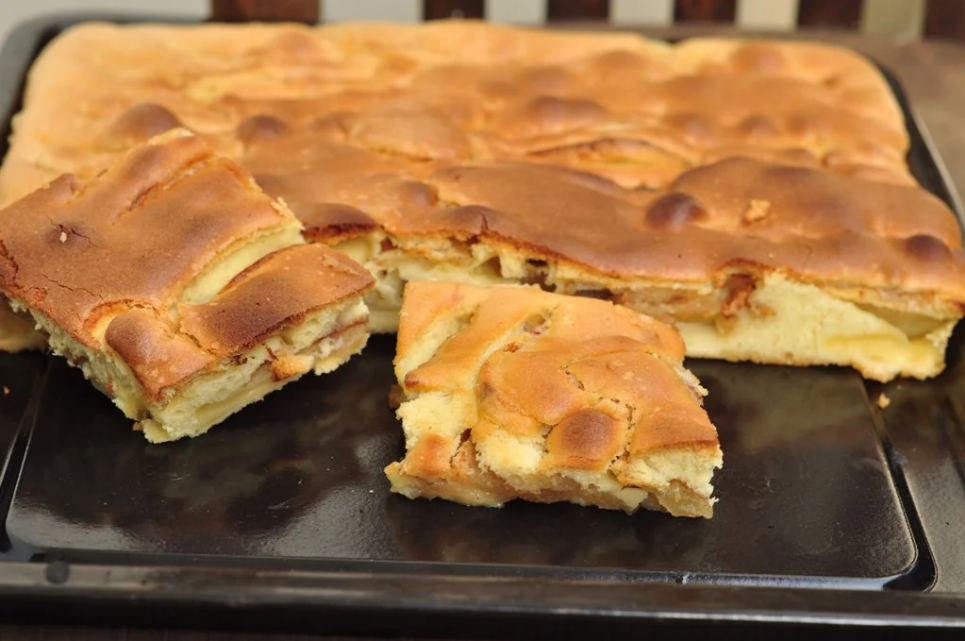 Простий яблучний пиріг — смак і аромат просто королівські Фото: Максим Нікітін