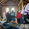 Фото: правоохоронці звільнили людей, яких злочинці тримали у неволі на Київщині / Нацполіція