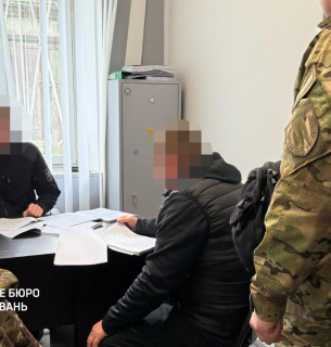 На Волині викрили банду з підприємців та лісівників, які рік розкрадали ліс Фото: ДБР на Волині припинило злочинну діяльність групи змовників, які розкрадали ліс / ДБР