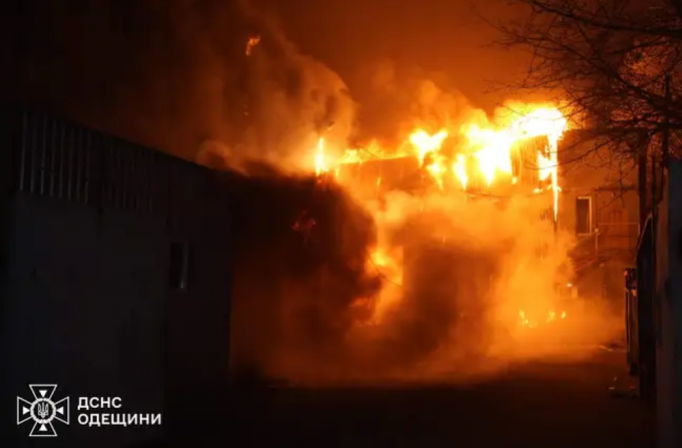 Екологічна шкода від російського ракетного удару по Одесі оцінена в понад мільярд гривен Екологічні збитки від російського ракетного удару по Одесі перевищили мільярд гривень.Фото: ДСНС Одещини