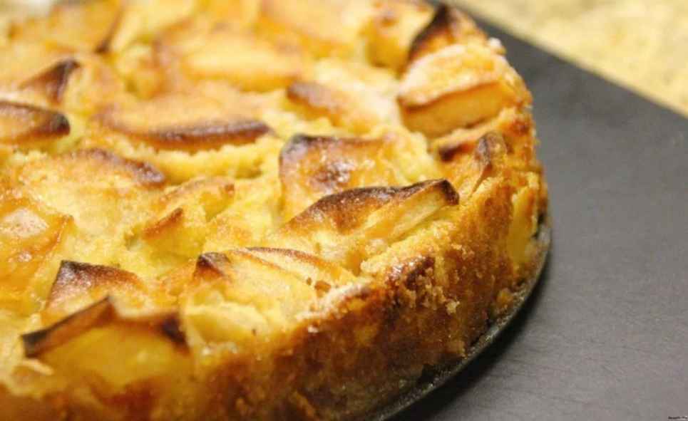 Яблучна шарлотка на хлібі — просто винахід для зайнятих кулінарів Фото: Максим Нікітін