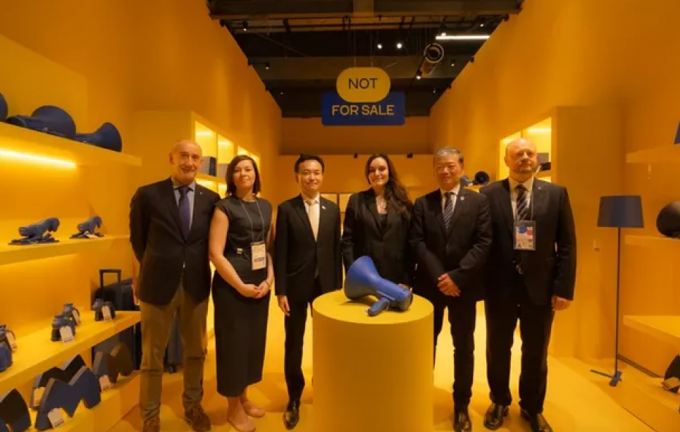 Украина представила павильон на EXPO 2025 в Осаке, среди экспонатов - каска ДТЭК Украина на EXPO 2025 в Осаке: павильон «Not For Sale»