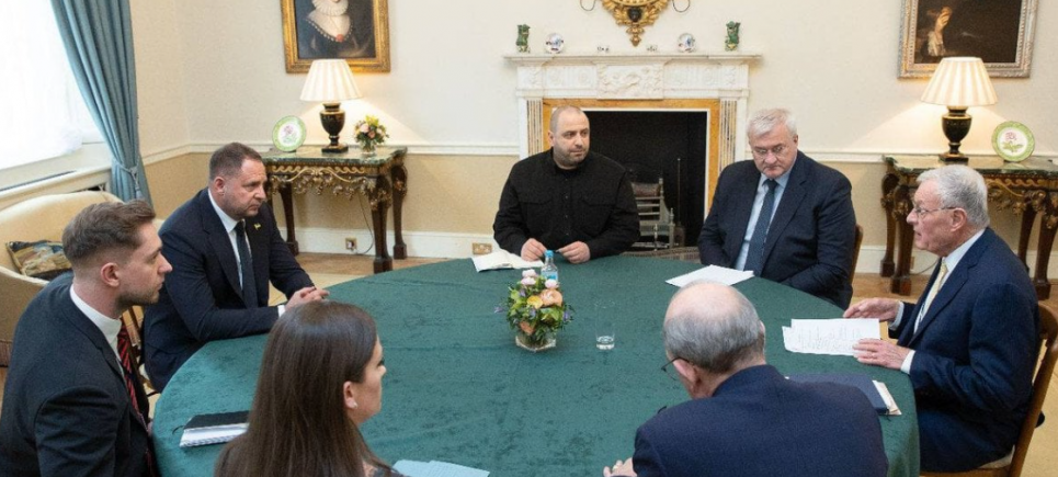 Україна закликала до негайного припинення вогню як першого кроку до мирних переговорів - Єрмак Переговори про мир: Україна озвучила свою позицію представнику Трампа. Фото: Андрій Єрмак / Telegram