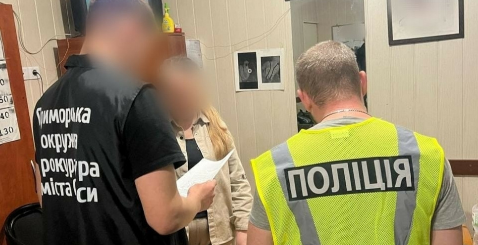 Оцінила життя брата в 20 000 гривень: на Одещині жінка замовила вбивство родича Мотивом злочину став майновий конфлікт через будинок. Фото: Нацполіція України