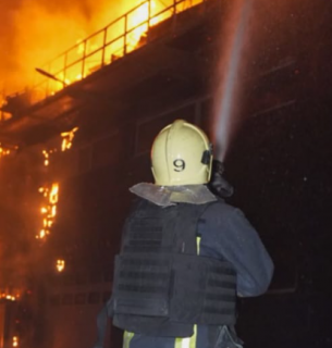Обстріл в Одесі спричинив пожежу на складах: екологічні збитки оцінили у понад пів мільйона гривень Пожежа в Одесі після обстрілу: екозбитки на пів мільйона