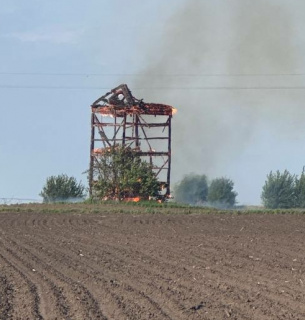 На Черкащині згорів старовинний вітряк (ФОТО) На Черкащині згорів старовинний вітряк