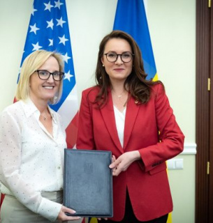 Україна та США підписали угоди про створення спільного Інвестиційного фонду відновлення Україна та США запускають Інвестиційний фонд відновлення: подробиці співпраці