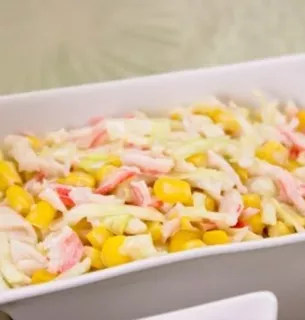 Салат з курячим філе та кукурудзою — більше не потрібно думати, що приготувати на обід чи вечерю Фото: Максим Нікітін