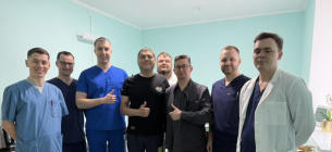 У Черкасах провели успішну трансплантацію серця 38-річному пацієнту Черкаські лікарі подарували шанс на життя молодому чоловіку.
Фото ВІККА