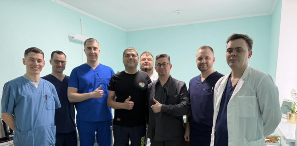 У Черкасах провели успішну трансплантацію серця 38-річному пацієнту Черкаські лікарі подарували шанс на життя молодому чоловіку.
Фото ВІККА